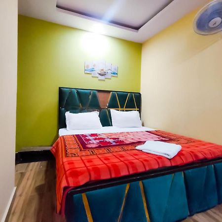 ניו דלהי Roomshala 122 Hotel Park View - Near Adarsh Nagar מראה חיצוני תמונה