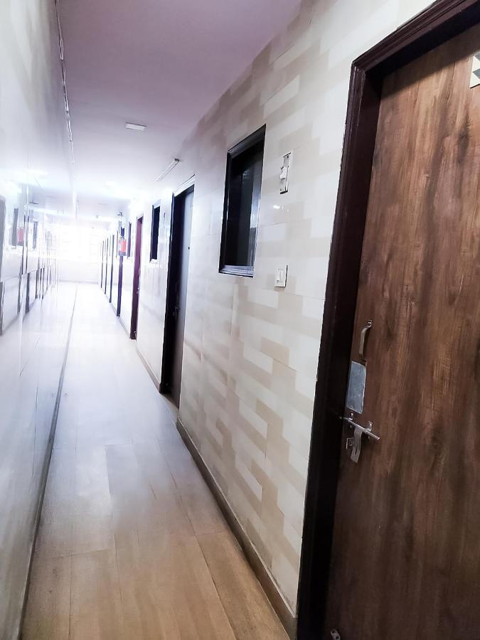 ניו דלהי Roomshala 122 Hotel Park View - Near Adarsh Nagar מראה חיצוני תמונה