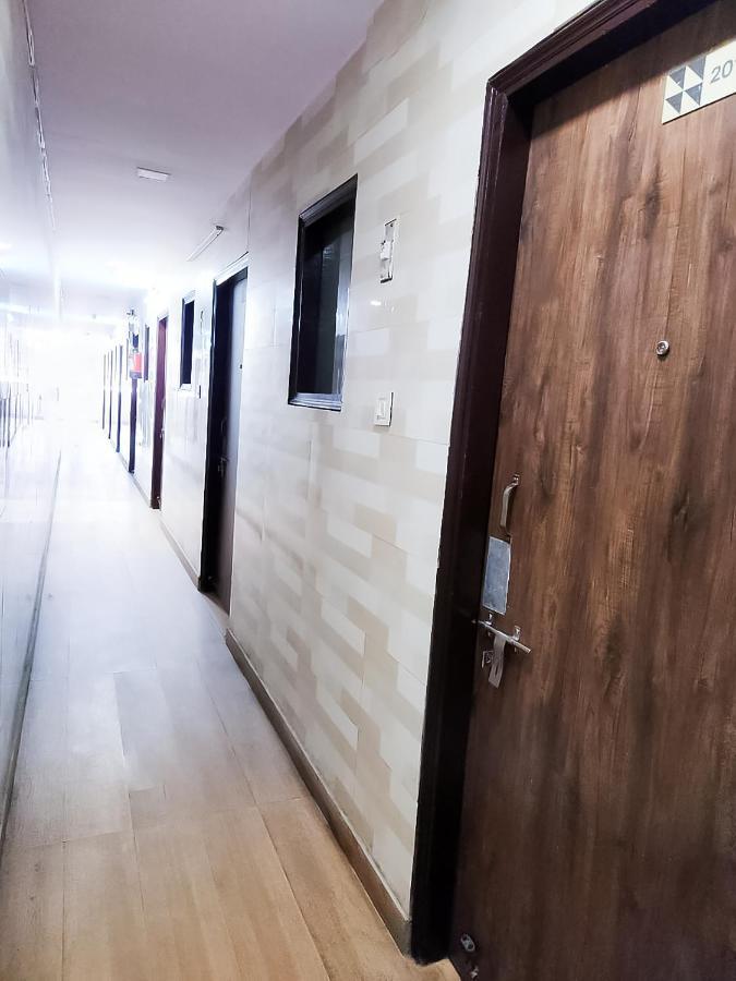ניו דלהי Roomshala 122 Hotel Park View - Near Adarsh Nagar מראה חיצוני תמונה