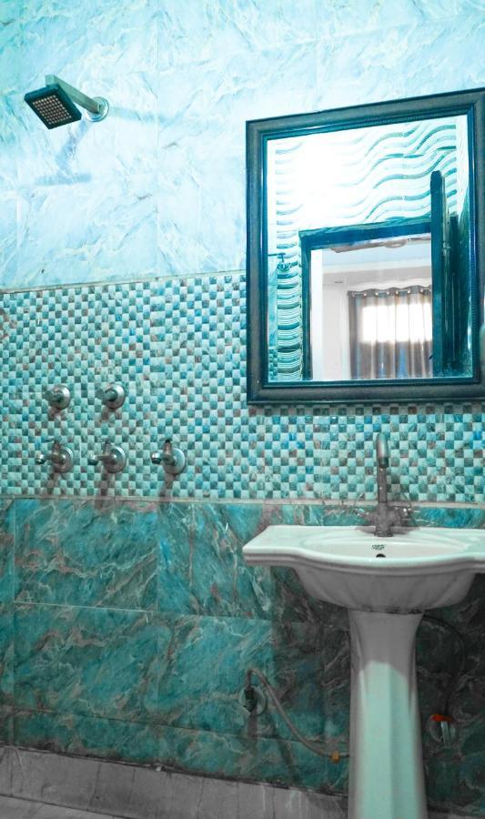 ניו דלהי Roomshala 122 Hotel Park View - Near Adarsh Nagar מראה חיצוני תמונה